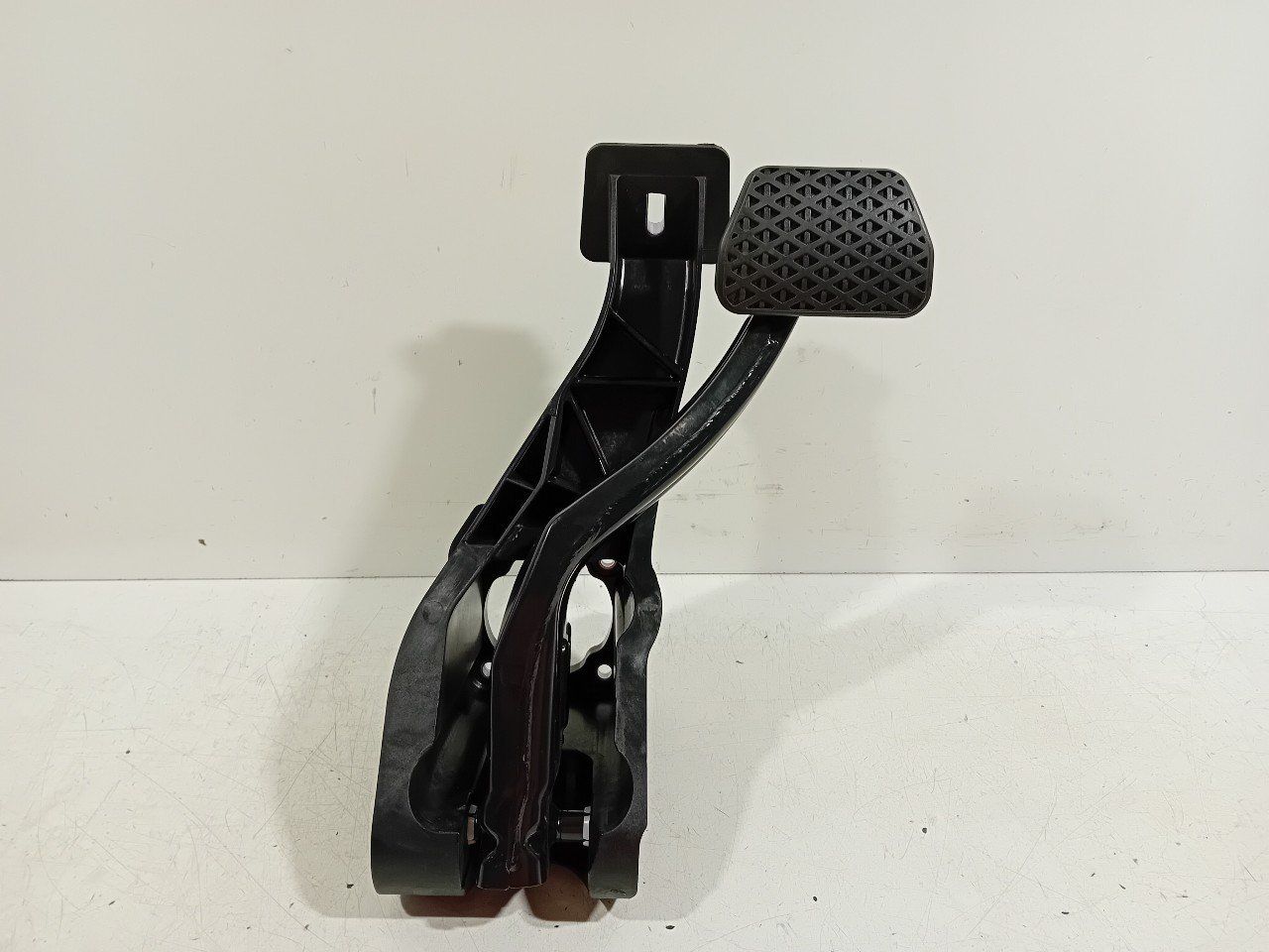 Rempedaal BMW iX brake pedal usado en Menorca
