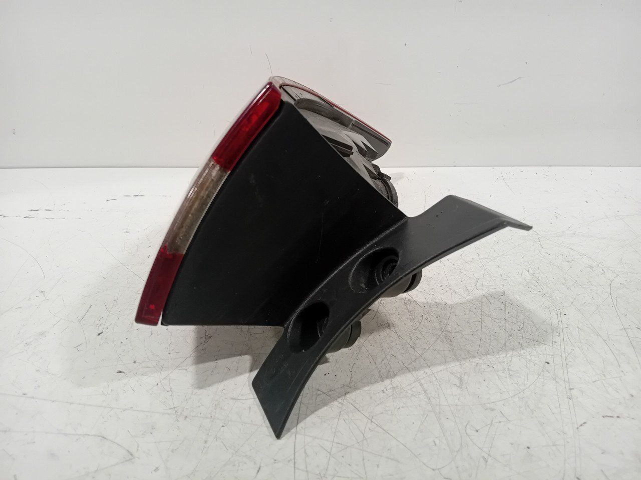 Achterlicht links buiten Renault Clio tail light single usado en Menorca foto 5