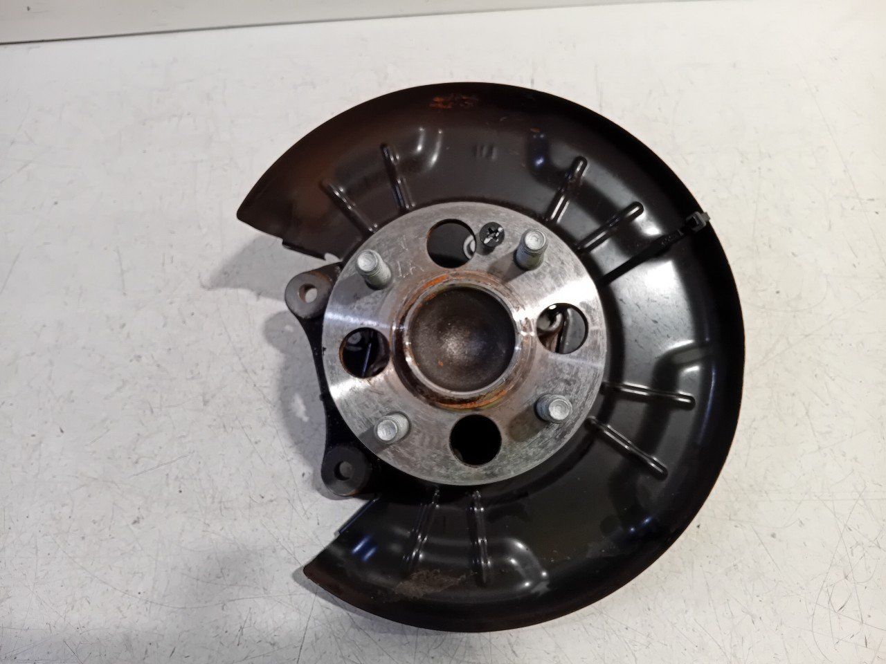 Wielnaaf links achter Kia Stonic wheel hub usado en Menorca