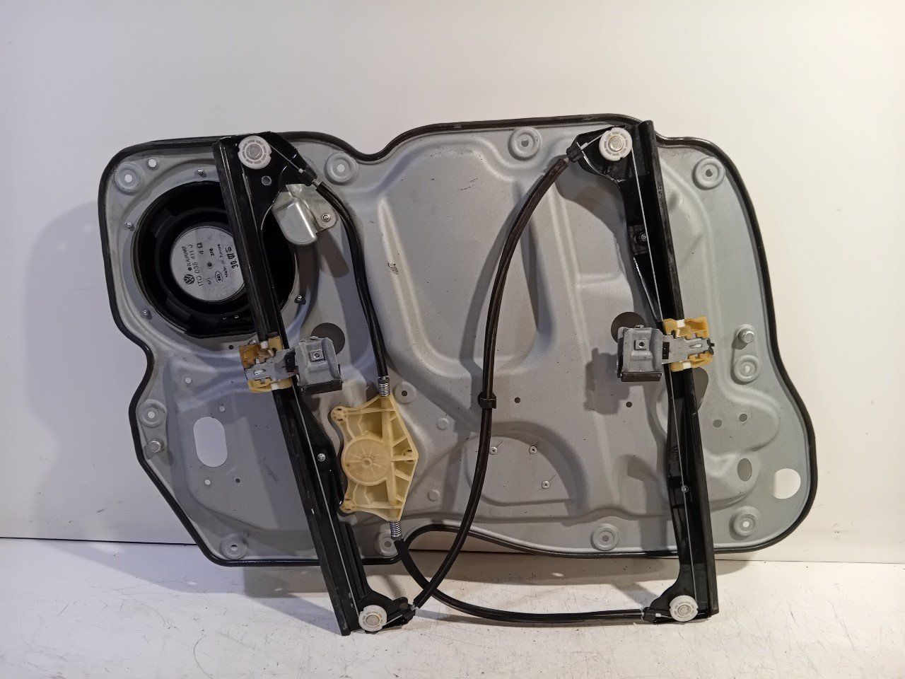 Raammechaniek elektrisch rechts voor Volkswagen Touran window mechanism usado en Menorca foto 4