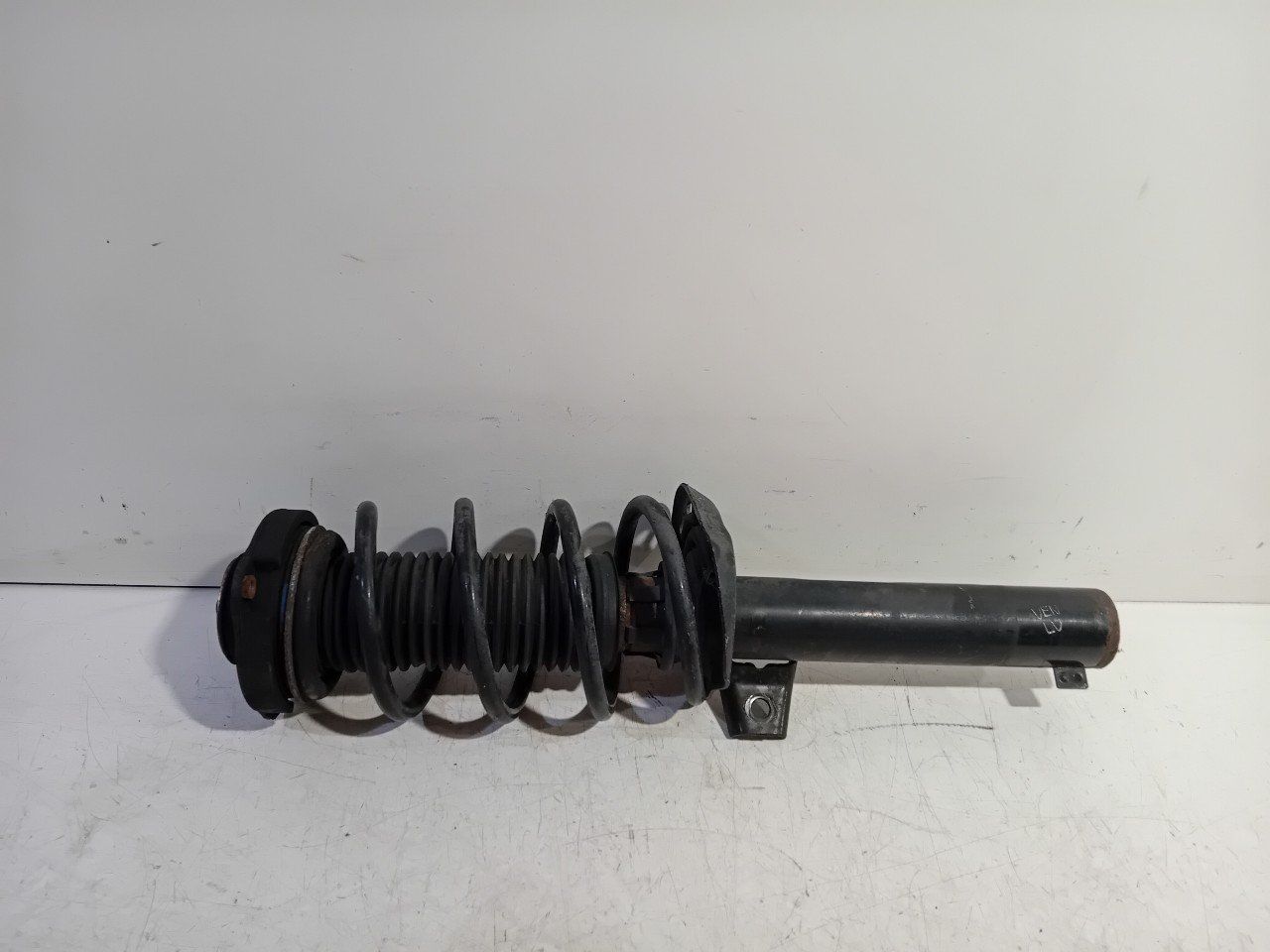 Veerpoot links voor Audi Q3 strut complete single usado en Menorca