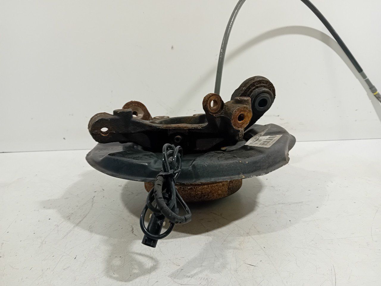 Wielnaaf links achter BMW 1 serie wheel hub usado en Menorca foto 2