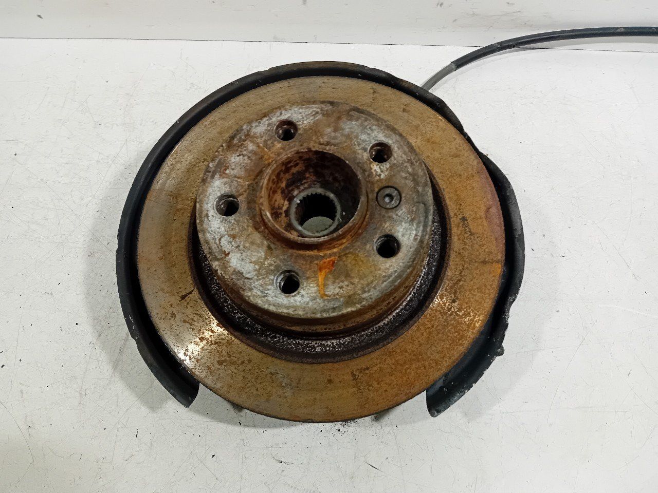 Wielnaaf links achter BMW 1 serie wheel hub usado en Menorca foto 6