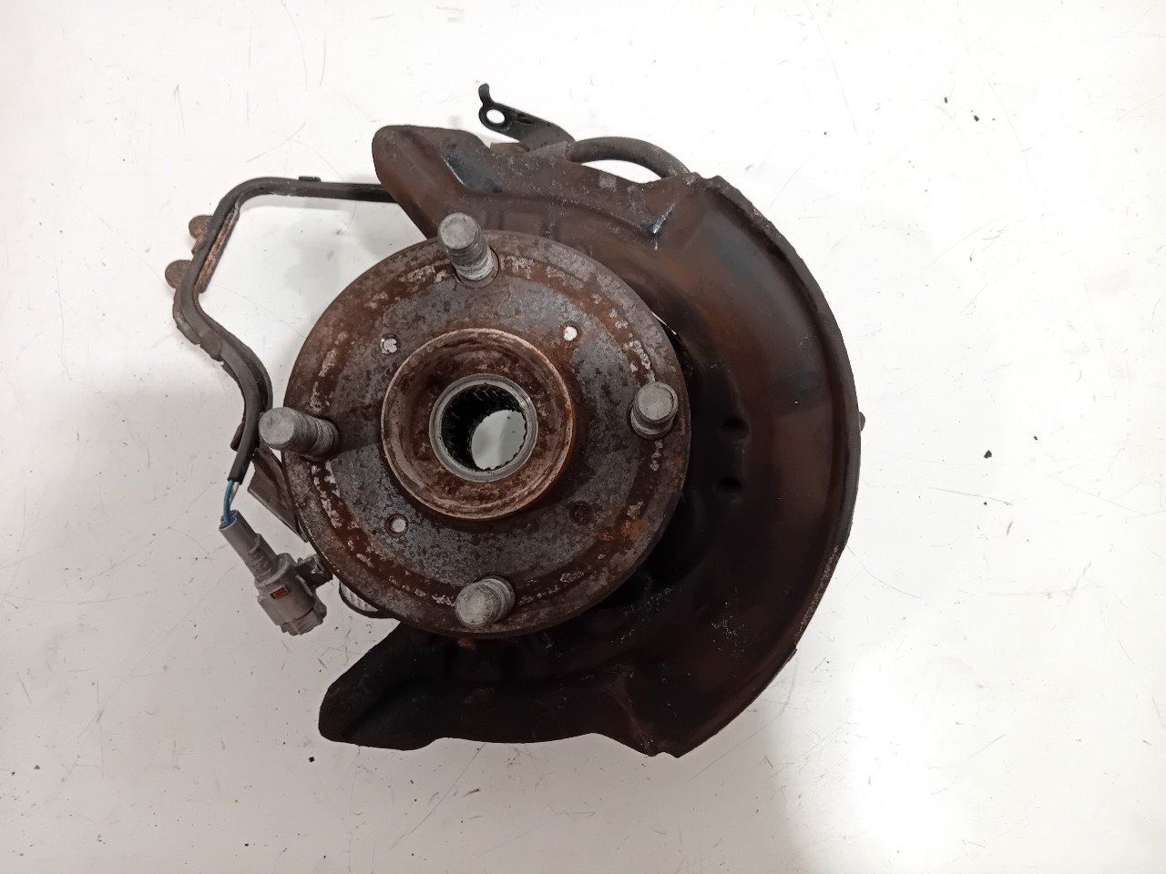 Wielnaaf links voor Daihatsu Trevis wheel hub usado en Menorca