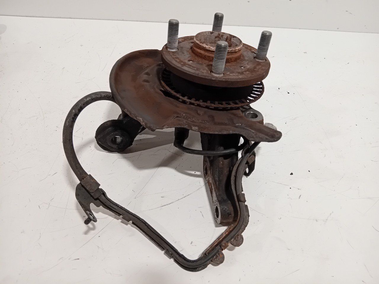 Wielnaaf links voor Daihatsu Trevis wheel hub usado en Menorca foto 4