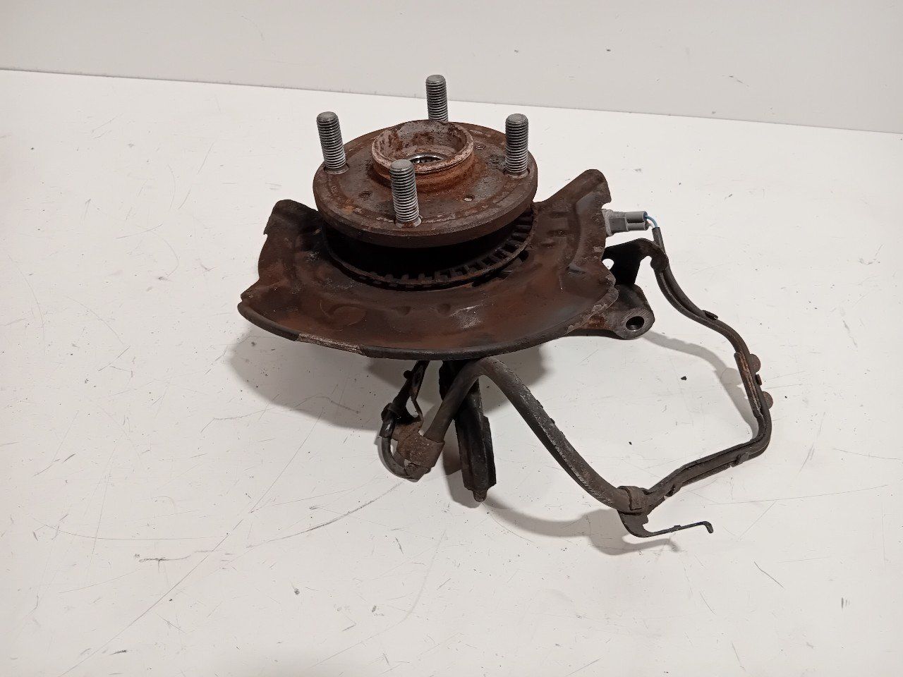 Wielnaaf links voor Daihatsu Trevis wheel hub usado en Menorca foto 5