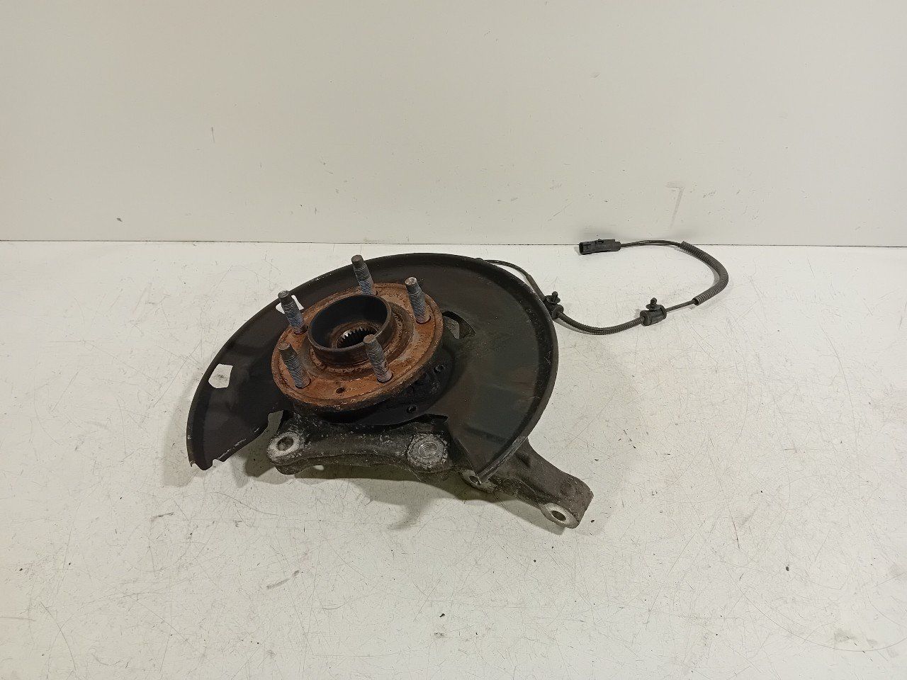 Wielnaaf links voor Opel Astra wheel hub usado en Menorca foto 2