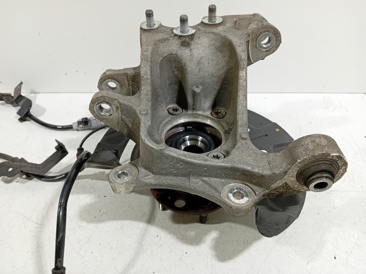 Wielnaaf links achter Hyundai Santa Fe wheel hub usado en Menorca foto 3