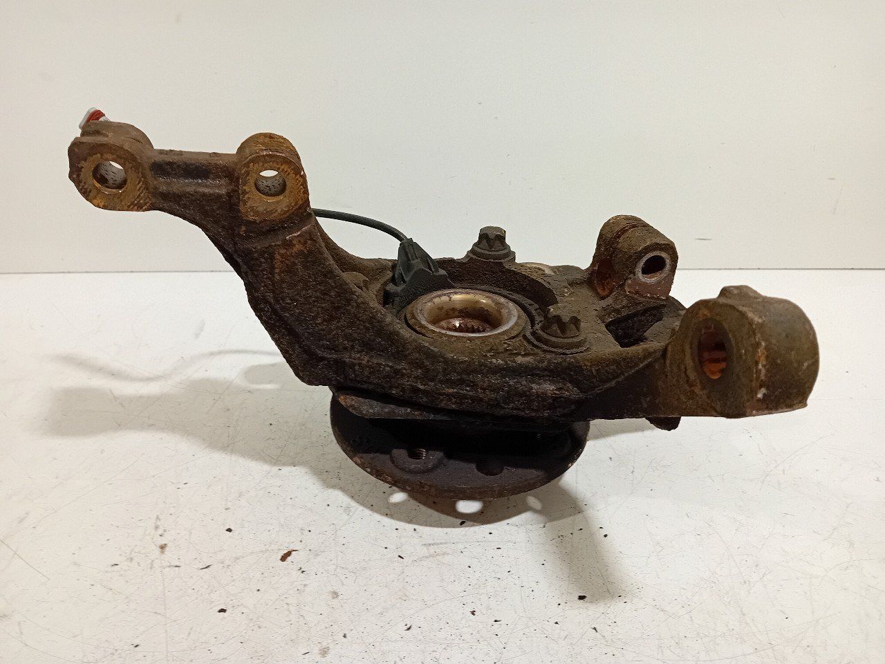 Wielnaaf links voor Opel Zafira wheel hub usado en Menorca foto 2