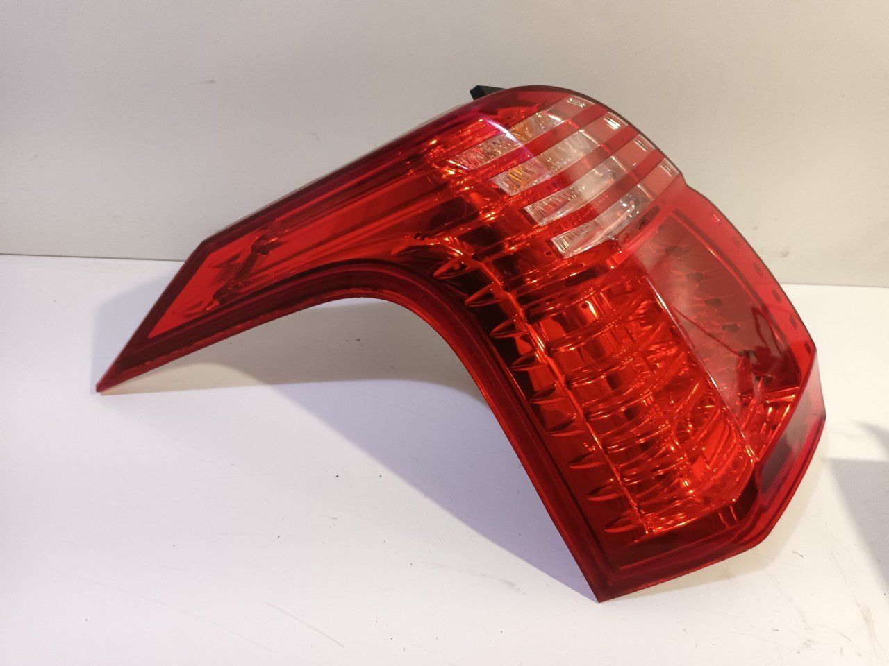 Achterlicht links buiten Peugeot 5008 tail light single usado en Menorca foto 2