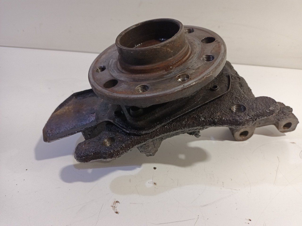 Wielnaaf rechts voor Opel Zafira wheel hub usado en Menorca foto 3