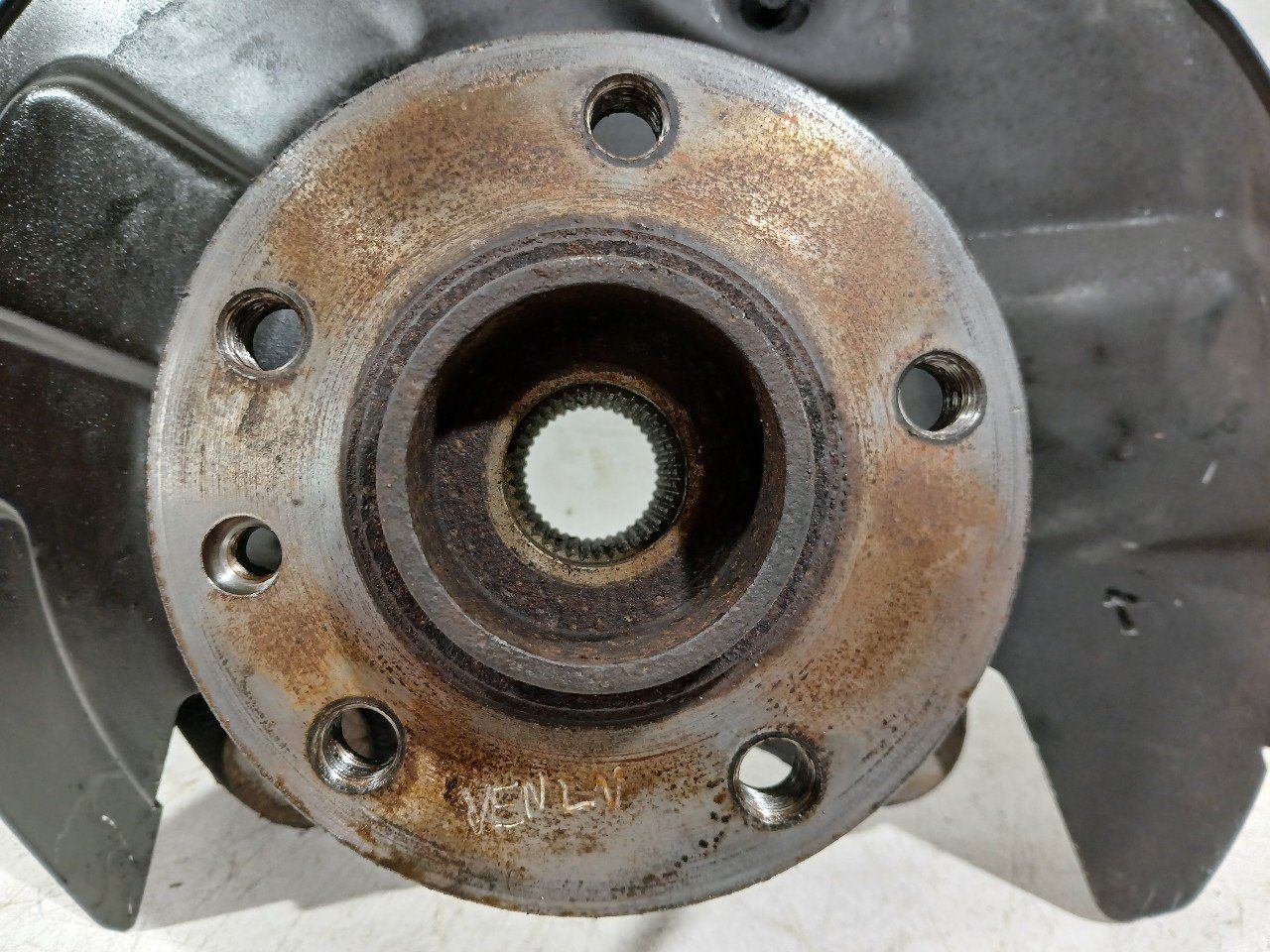 Wielnaaf links voor Volkswagen Transporter wheel hub usado en Menorca foto 2