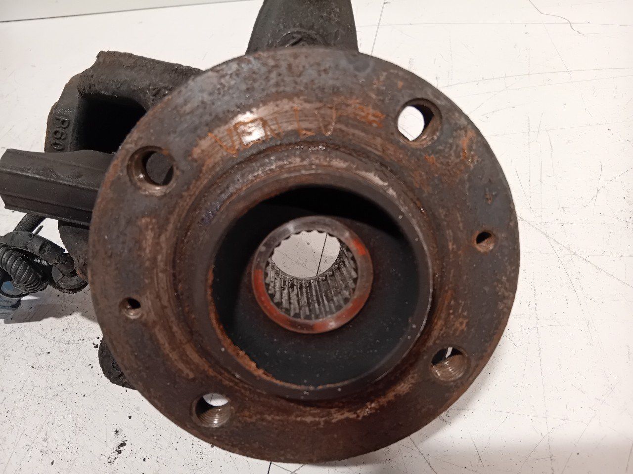 Wielnaaf links voor Opel Crossland wheel hub usado en Menorca foto 2