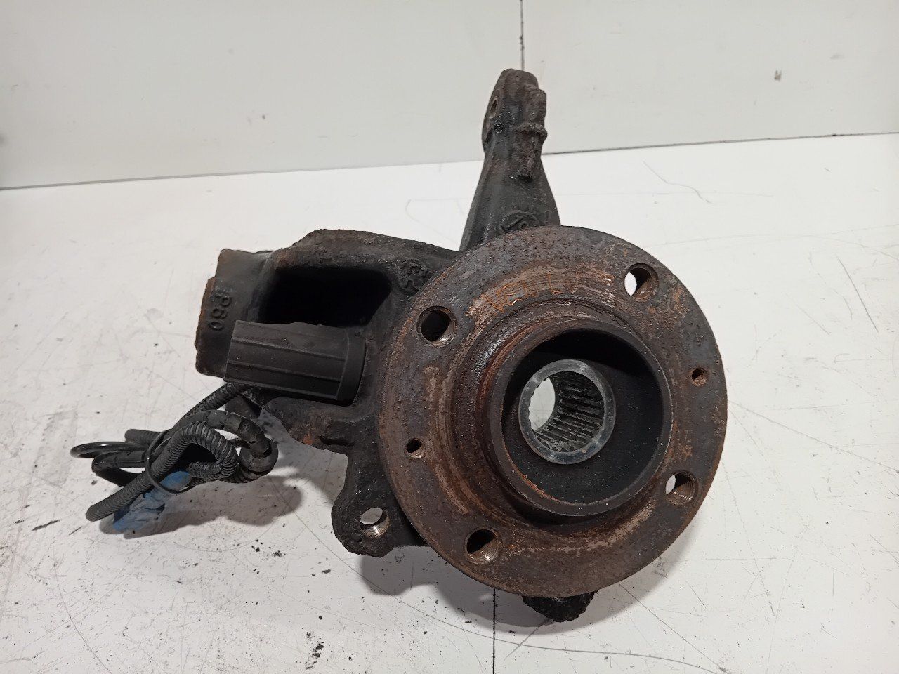 Wielnaaf links voor Opel Crossland wheel hub usado en Menorca
