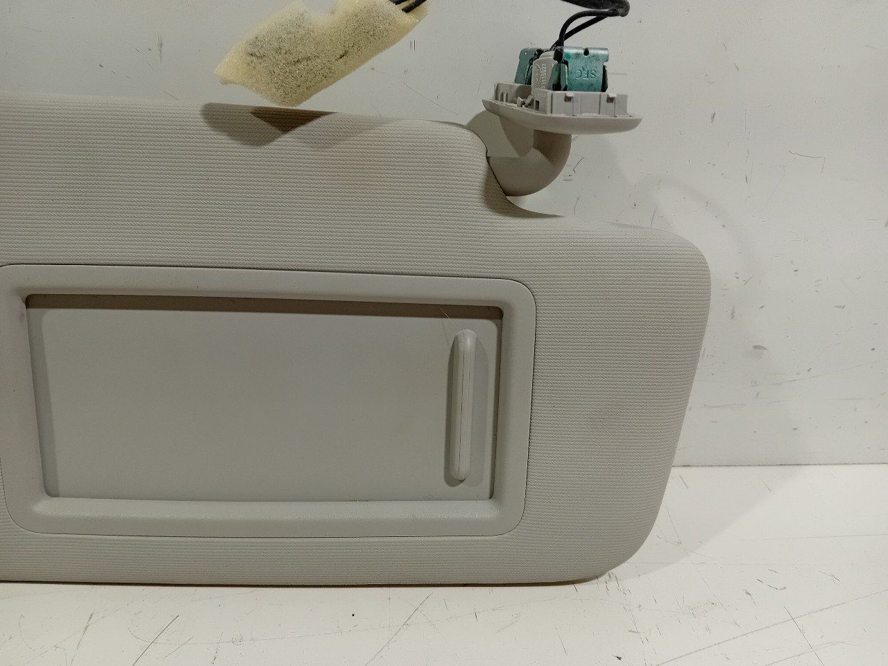 Zonneklep rechts Volkswagen Taigo sun visor single usado en Menorca foto 3