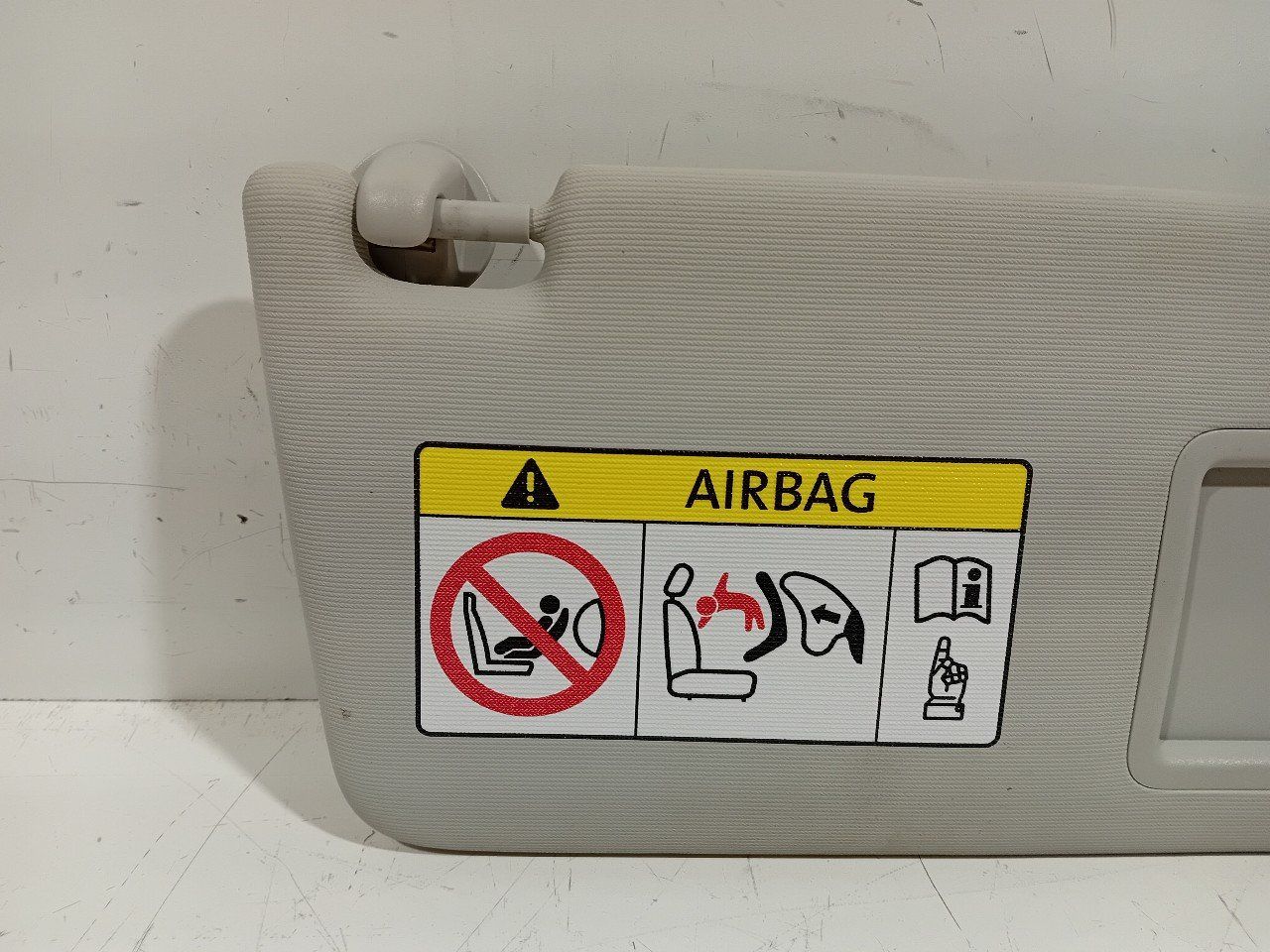 Zonneklep rechts Volkswagen Taigo sun visor single usado en Menorca foto 2