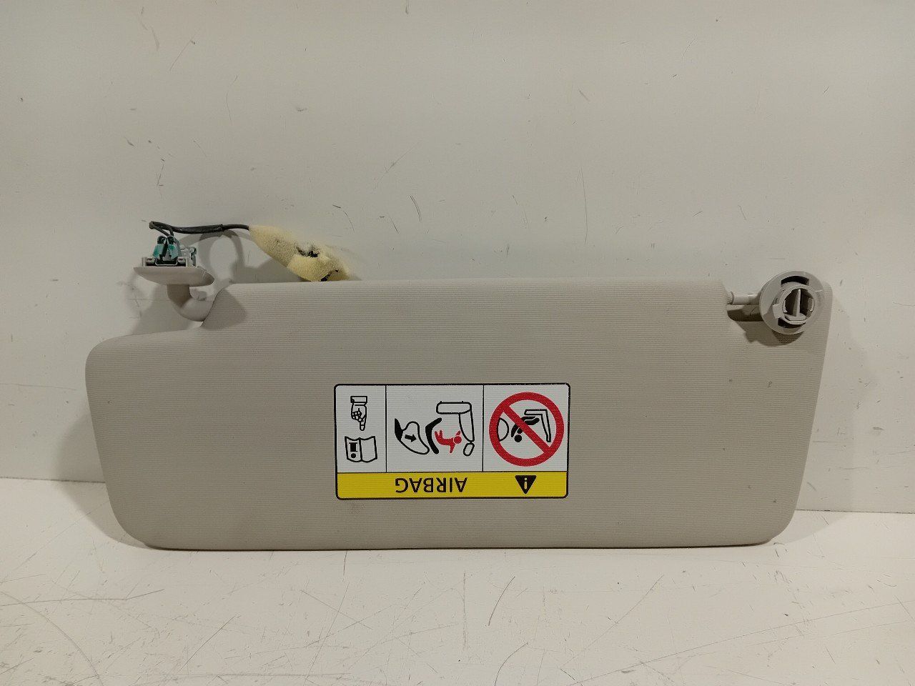 Zonneklep rechts Volkswagen Taigo sun visor single usado en Menorca foto 4