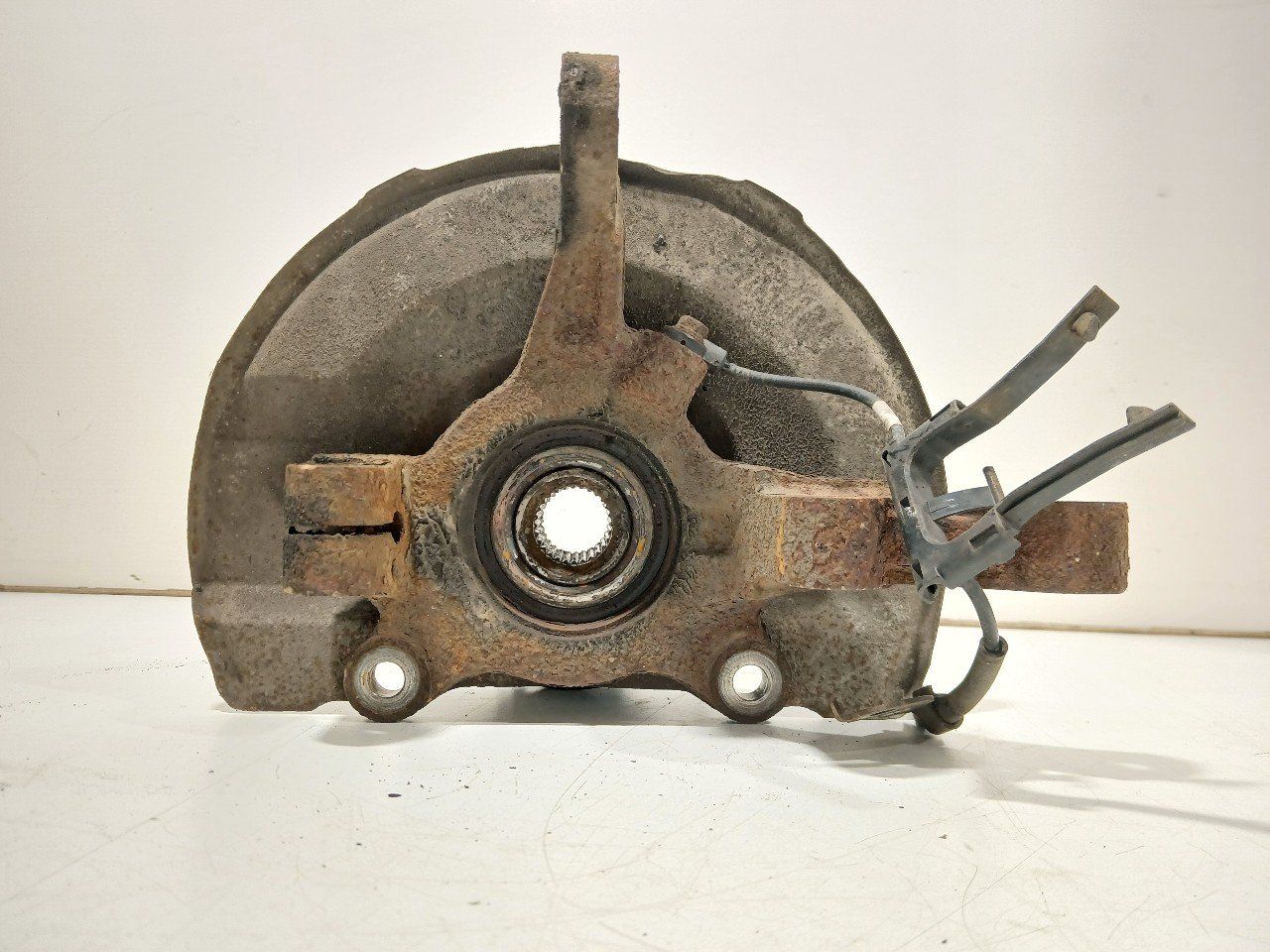 Wielnaaf links voor Citroën C4 wheel hub usado en Menorca foto 3