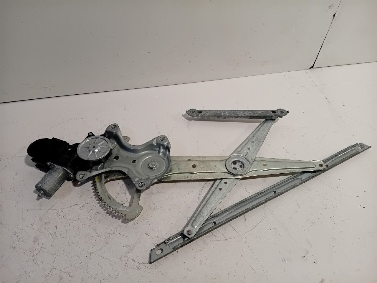 Raammechaniek elektrisch links achter Lexus ES window mechanism usado en Menorca foto 3