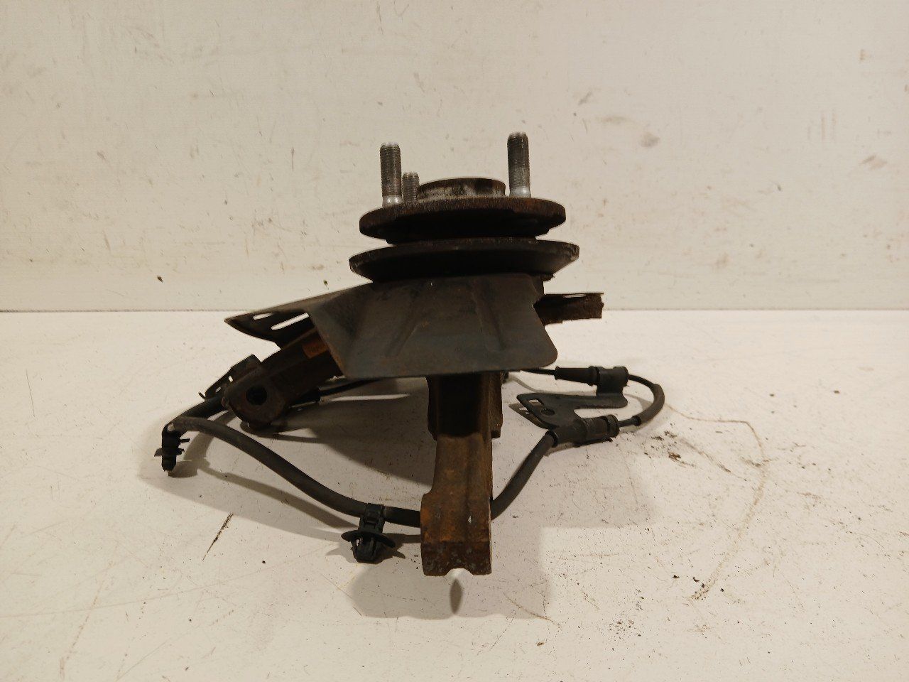 Wielnaaf links voor Kia Stonic wheel hub usado en Menorca foto 4