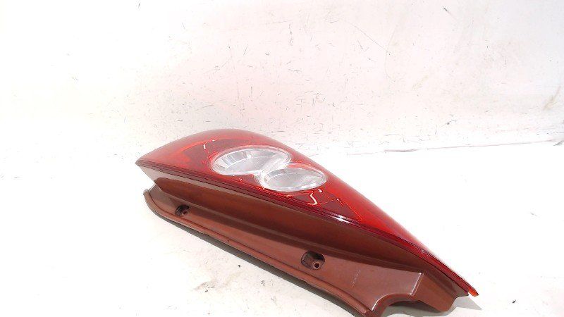 Achterlicht links buiten Mazda 5 tail light single usado en Menorca foto 2