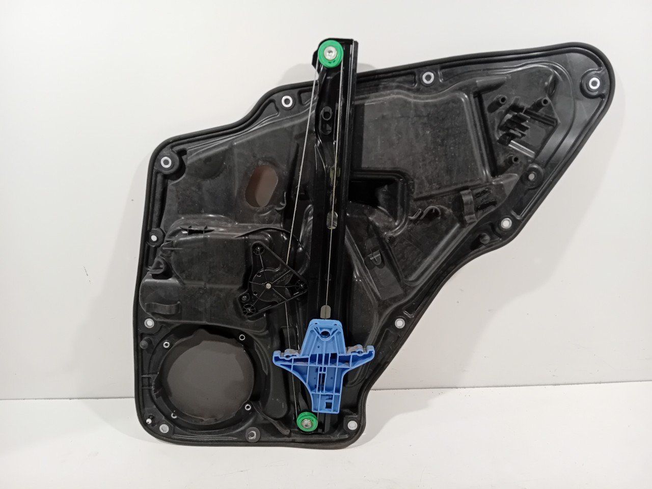 Raammechaniek elektrisch links achter Volkswagen Tiguan window mechanism usado en Menorca foto 5