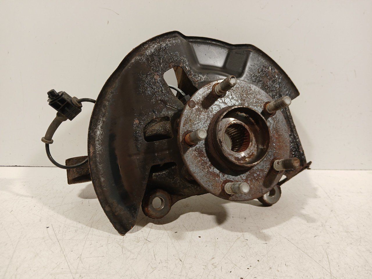 Wielnaaf links voor Mazda 6 wheel hub usado en Menorca