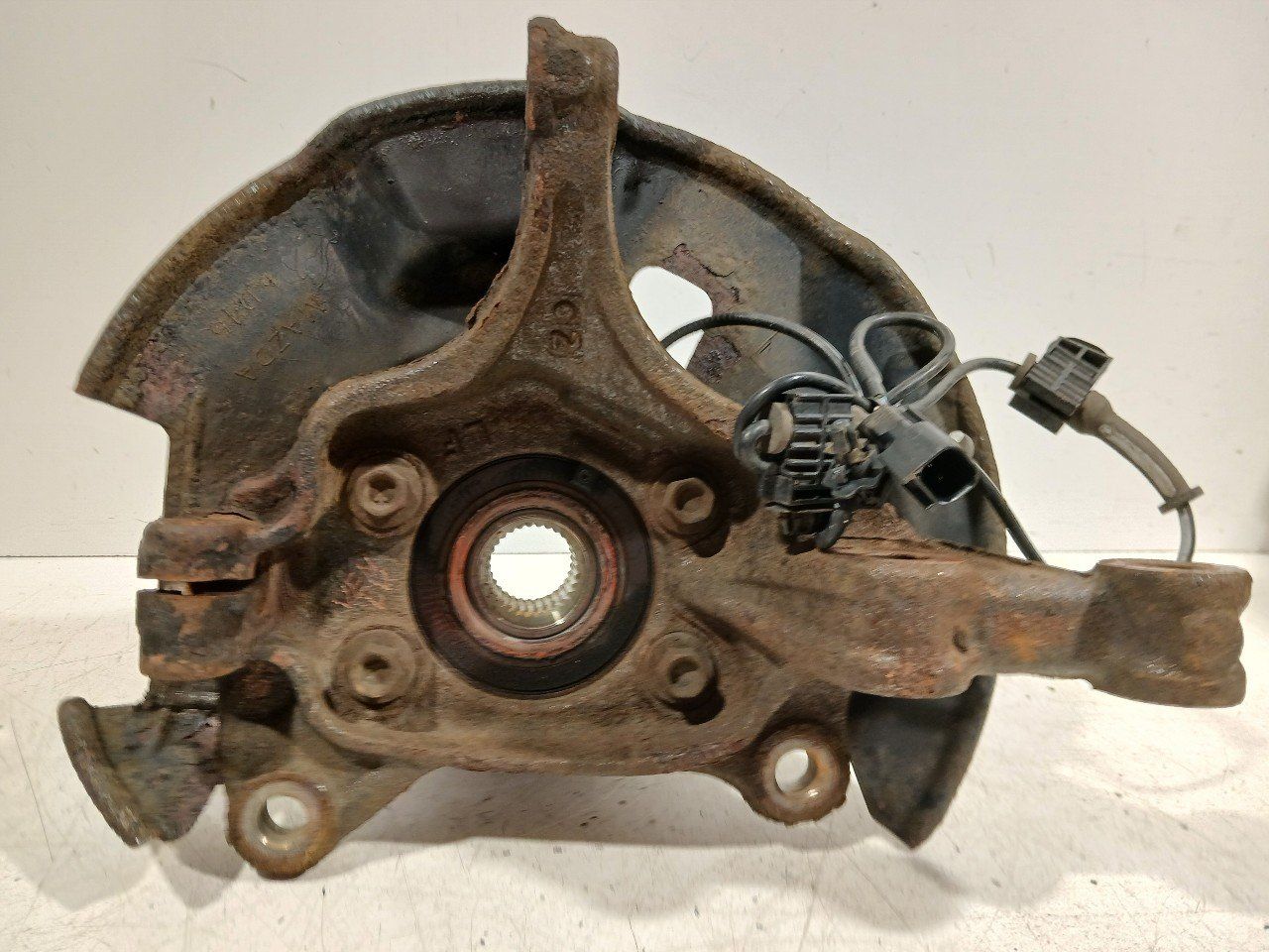 Wielnaaf links voor Mazda 6 wheel hub usado en Menorca foto 3