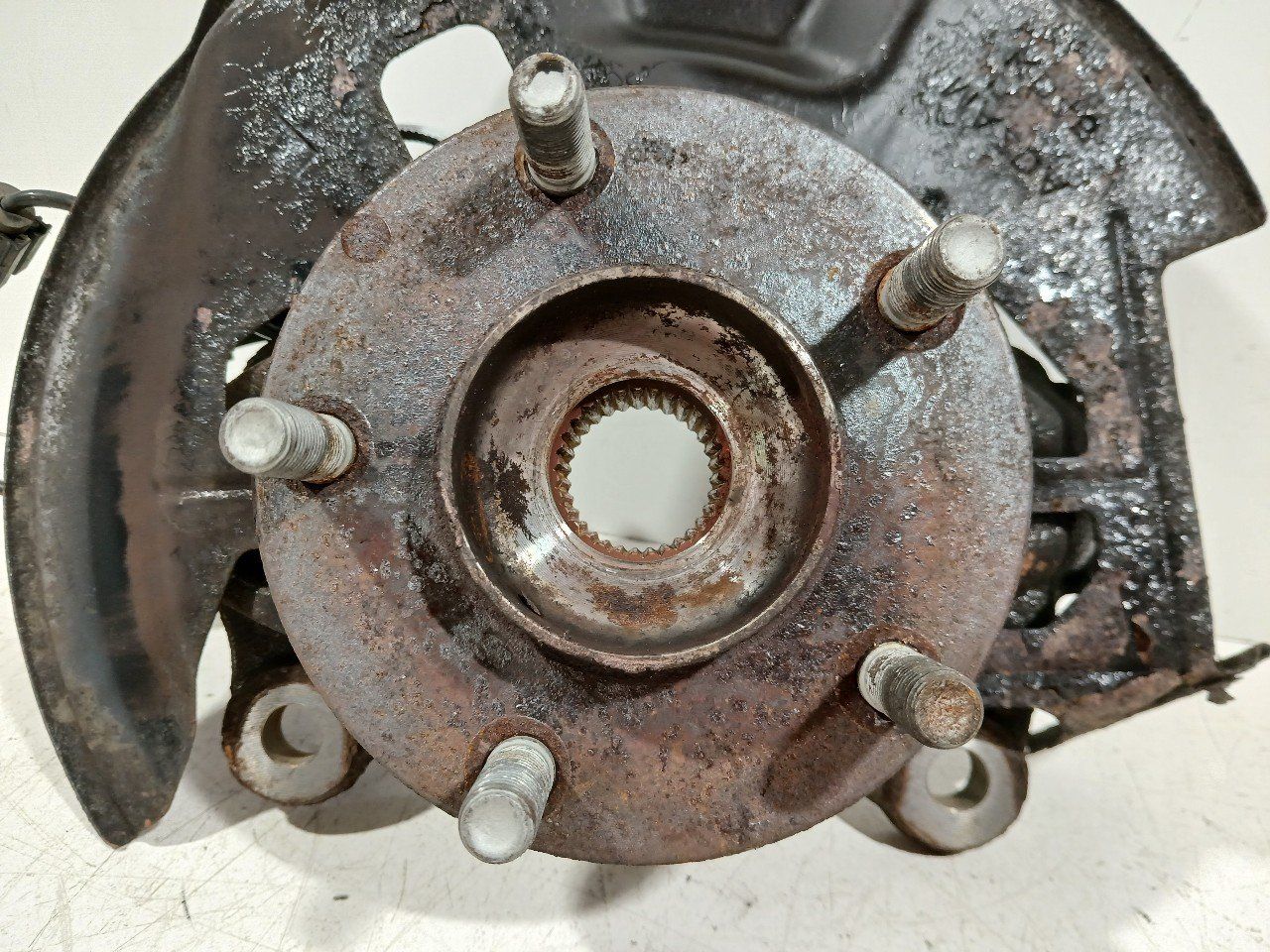 Wielnaaf links voor Mazda 6 wheel hub usado en Menorca foto 2