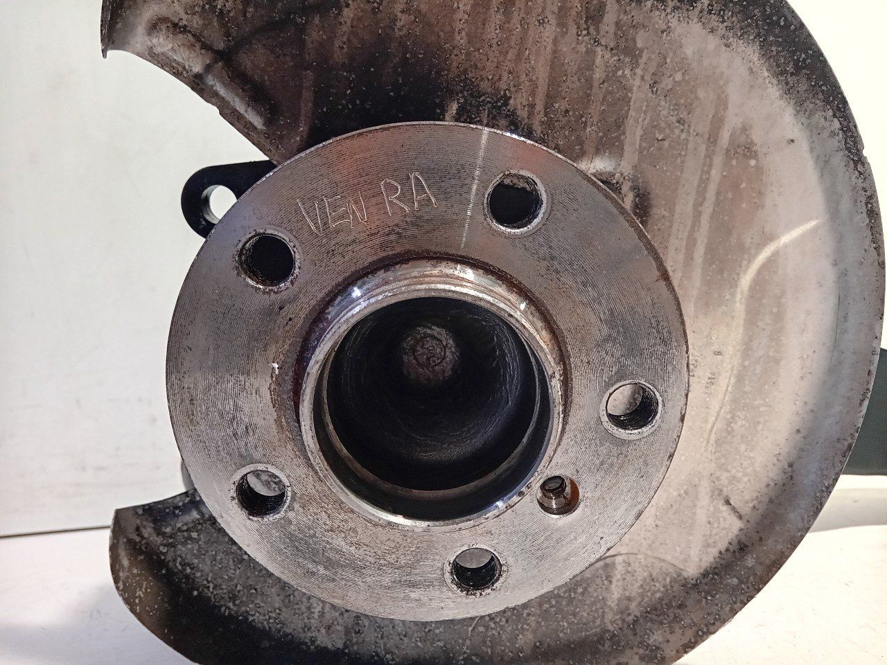 Wielnaaf rechts achter BMW 1 serie wheel hub usado en Menorca foto 2