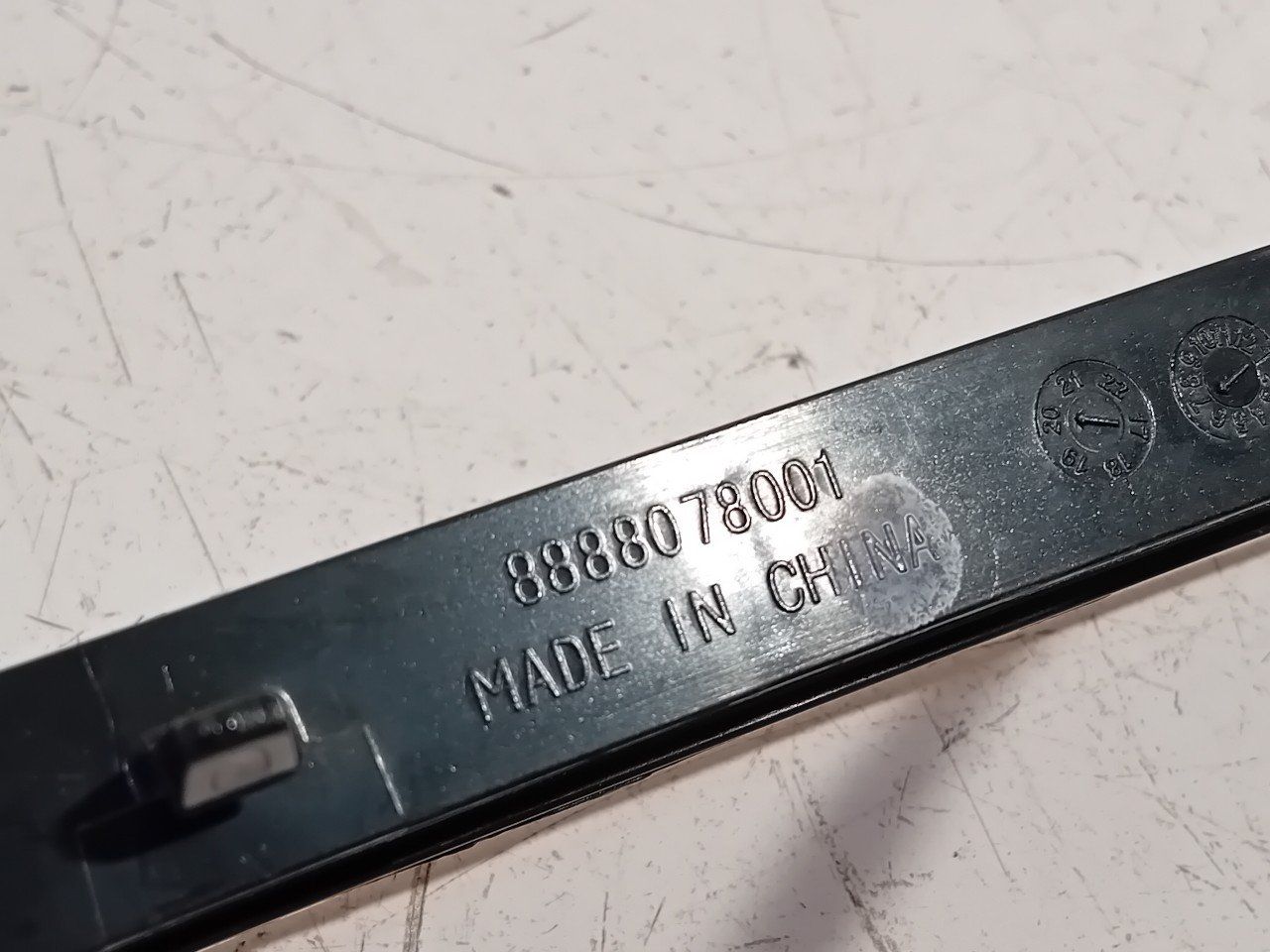 Derde remlicht Lynk & Co 01 third brake light usado en Menorca foto 4