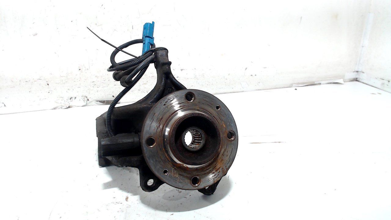 Wielnaaf links voor Citroën DS3 wheel hub usado en Menorca