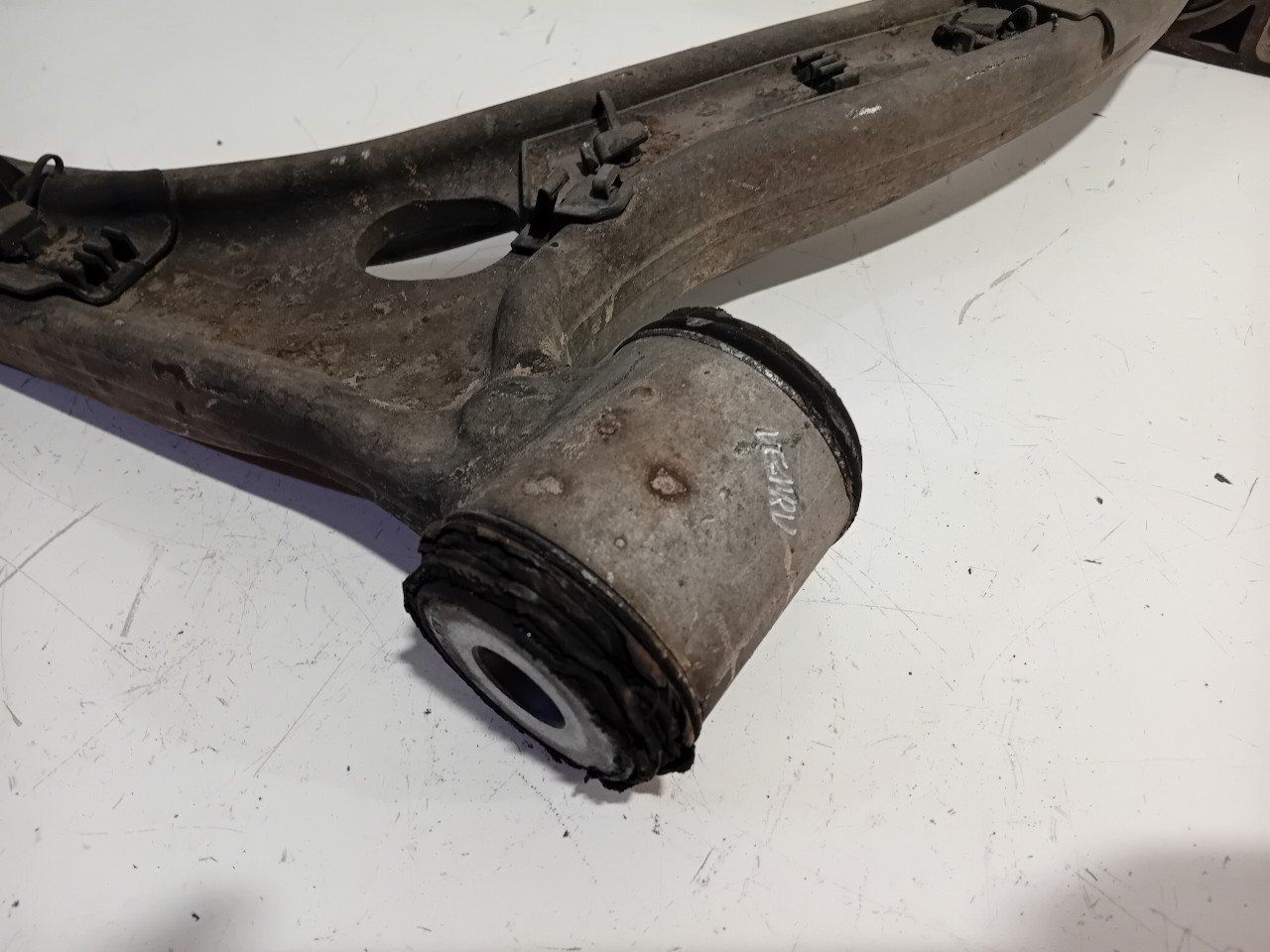 Draagarm rechts voor Mercedes-Benz A-Clase support arm usado en Menorca foto 3