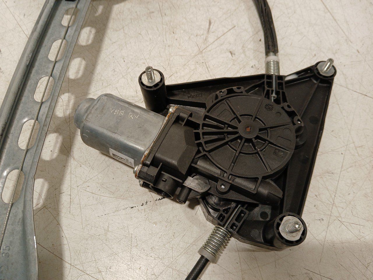 Raammechaniek elektrisch rechts voor Peugeot 108 window mechanism usado en Menorca foto 4