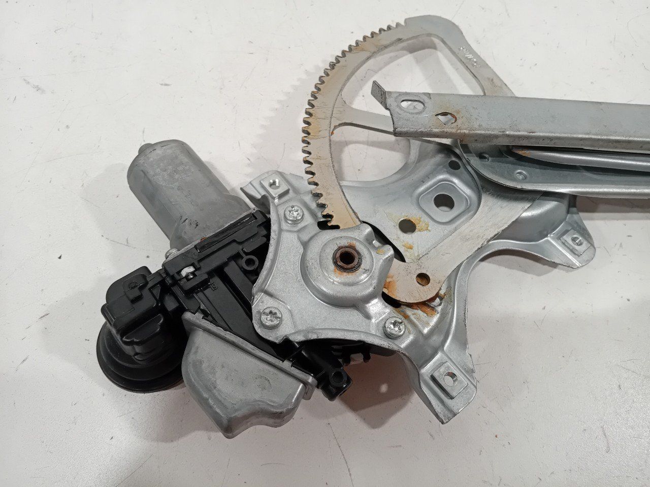 Raammechaniek elektrisch links voor Toyota Yaris window mechanism usado en Menorca foto 7
