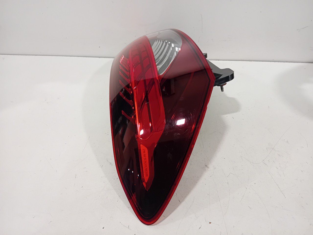 Achterlicht links buiten Mercedes-Benz E-Clase tail light single usado en Menorca foto 5