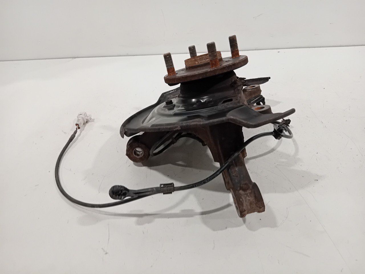 Wielnaaf links voor Toyota Yaris wheel hub usado en Menorca foto 4