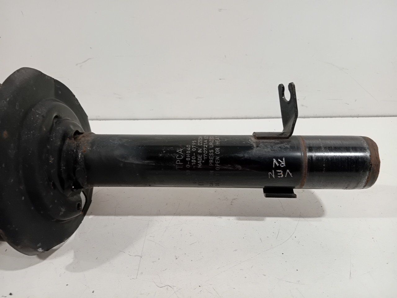 Veerpoot rechts voor Peugeot 108 strut complete single usado en Menorca foto 3