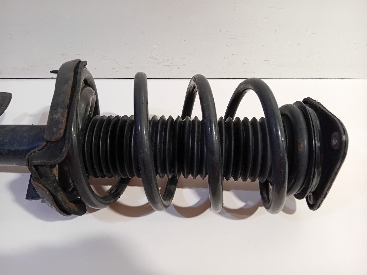 Veerpoot links voor Ford Grand C-Max strut complete single usado en Menorca foto 2