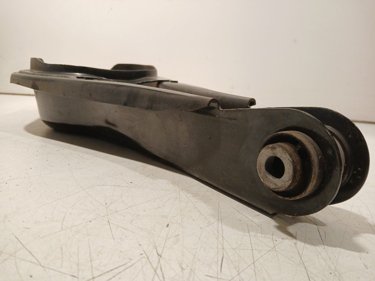 Draagarm links achter Lynk & Co 01 support arm usado en Menorca foto 4