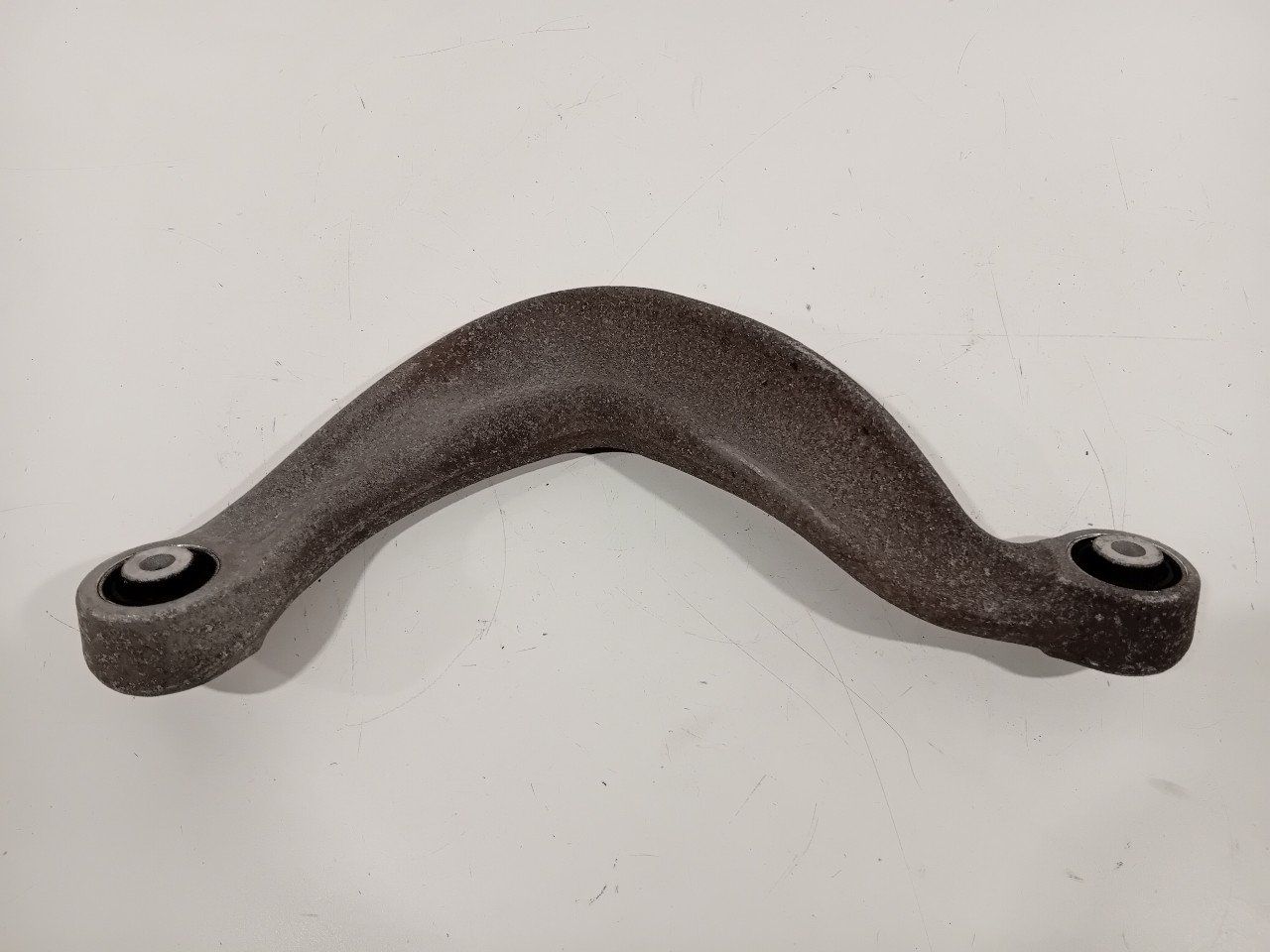 Draagarm links achter boven Audi A4 support arm usado en Menorca