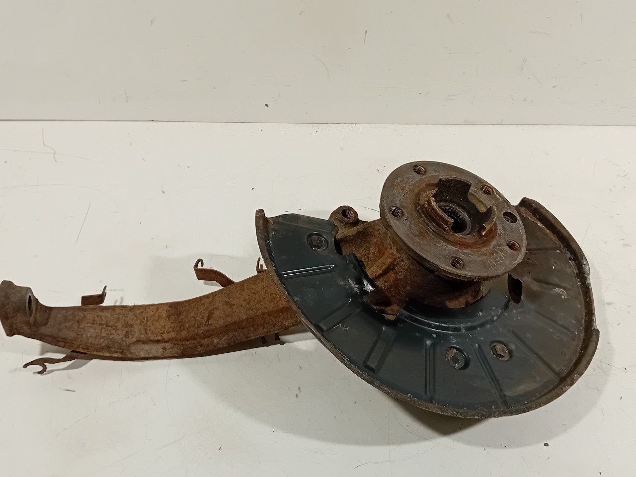 Wielnaaf rechts voor Audi Q7 wheel hub usado en Menorca foto 3