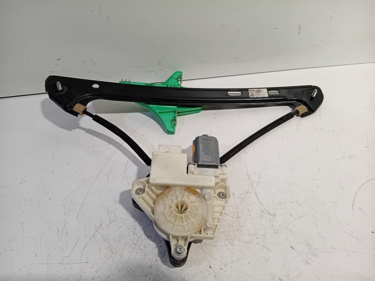 Raammechaniek elektrisch links achter Volkswagen Golf window mechanism usado en Menorca