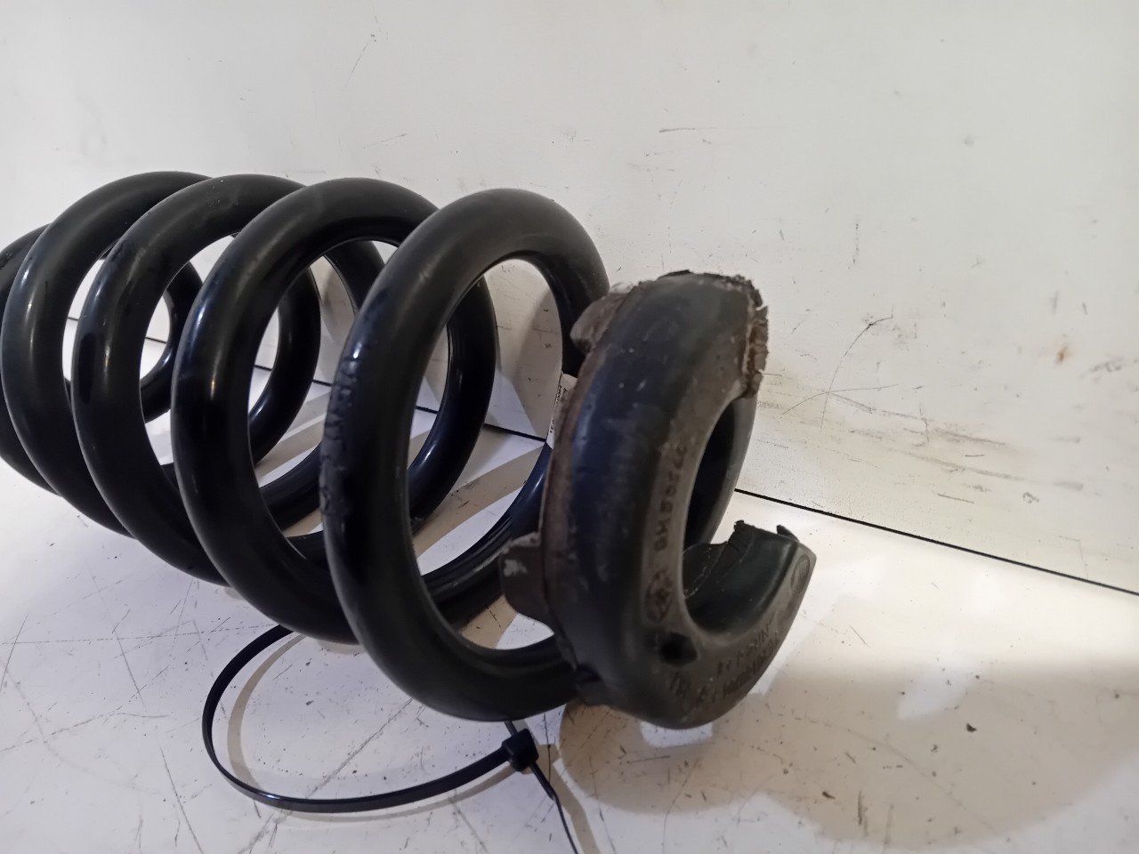 Schroefveer links achter Volkswagen ID.4 spiral spring usado en Menorca foto 3