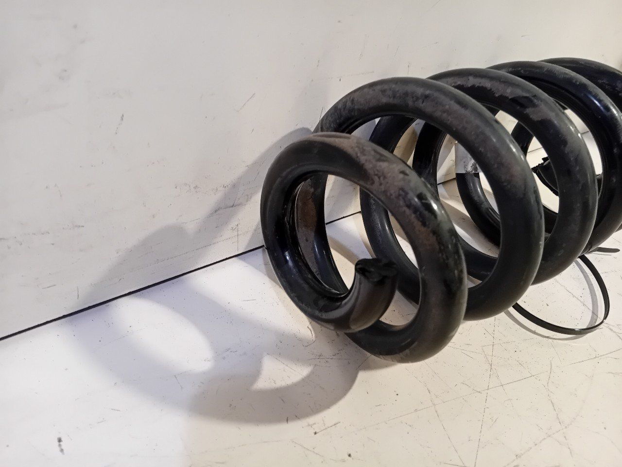 Schroefveer links achter Volkswagen ID.4 spiral spring usado en Menorca foto 2