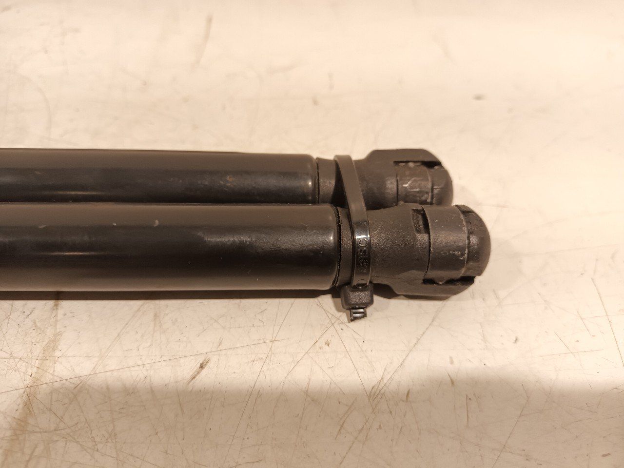 Gasdrukveerset achter Citroën DS4 gas spring gas spring dampers rear lid left and right usado en Menorca foto 3