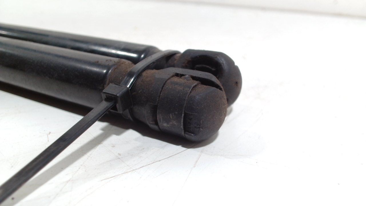 Gasdrukveerset achter Citroën DS4 gas spring gas spring dampers rear lid left and right usado en Menorca foto 4