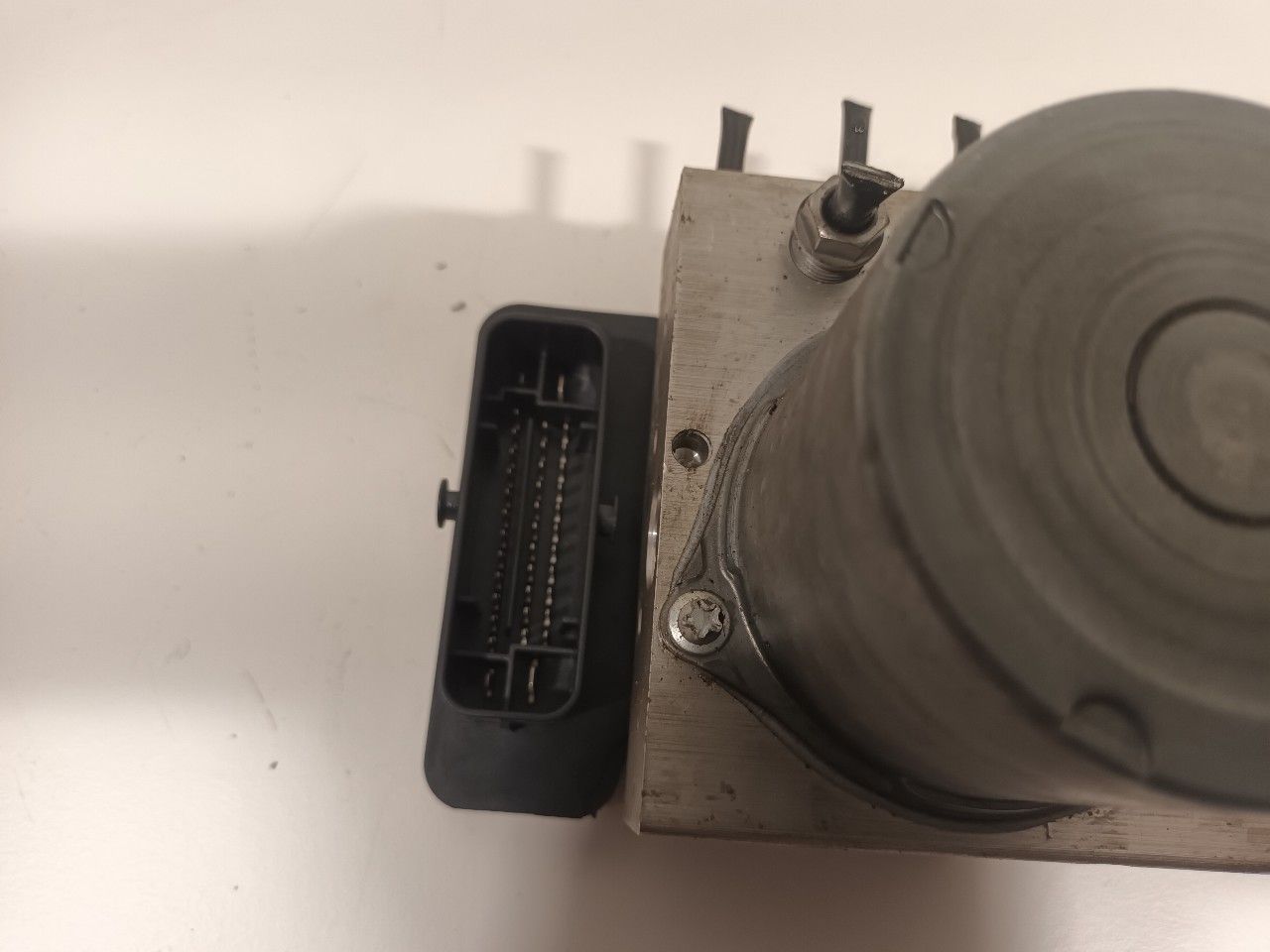 Abs pomp Volkswagen Polo abs pump usado en Menorca foto 2