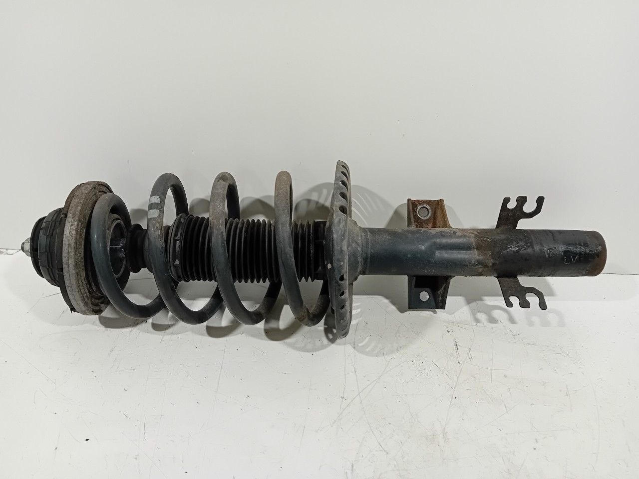 Veerpoot links voor Volkswagen Transporter strut complete single usado en Menorca