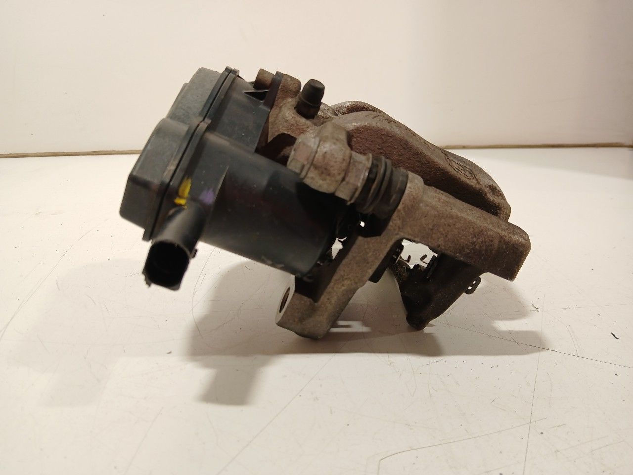 Remklauw links achter Hyundai Tucson caliper single usado en Menorca foto 5